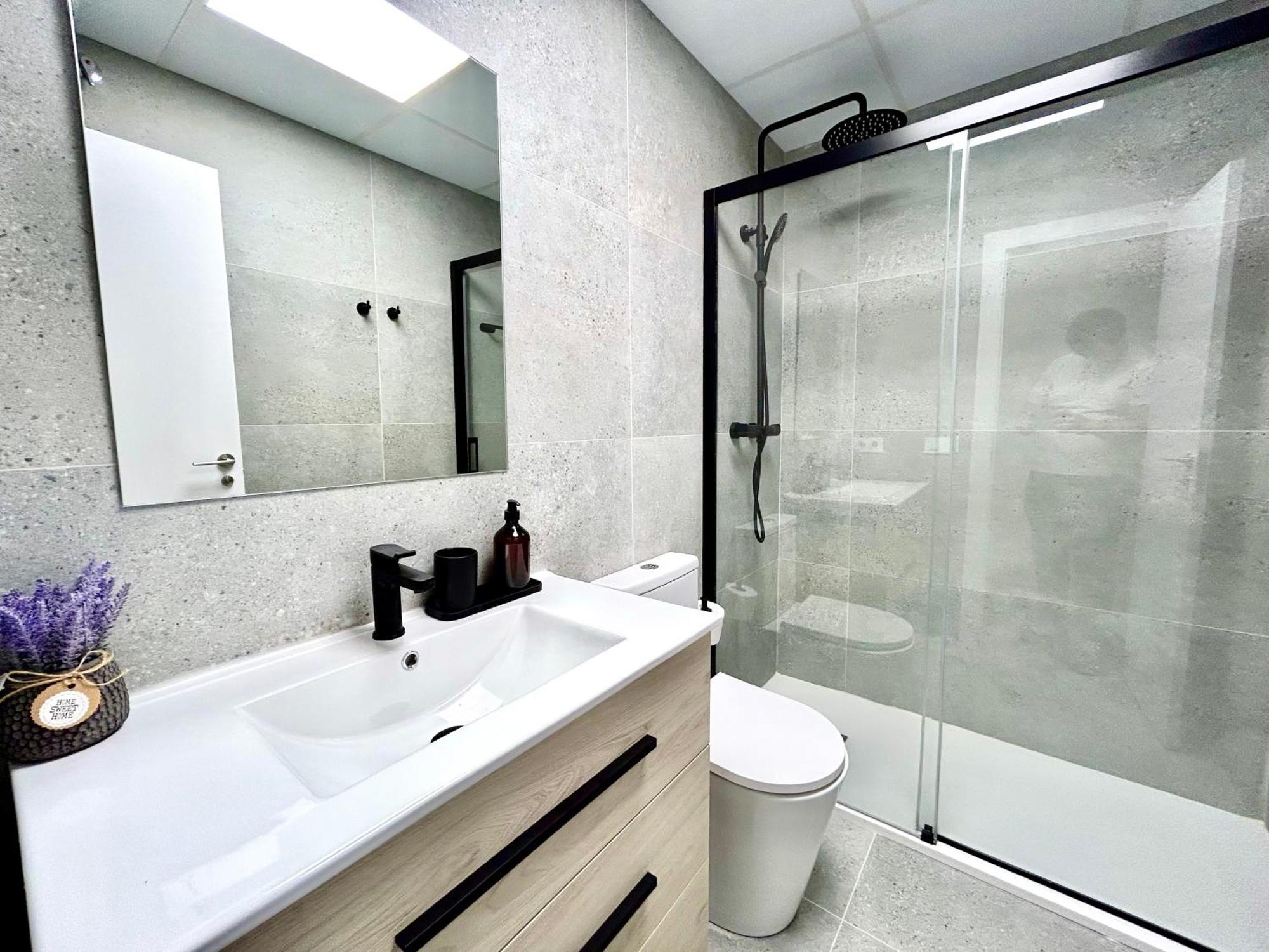 Urban Escape Comfort Meets Luxury, 4 Ppl Appartement Valence